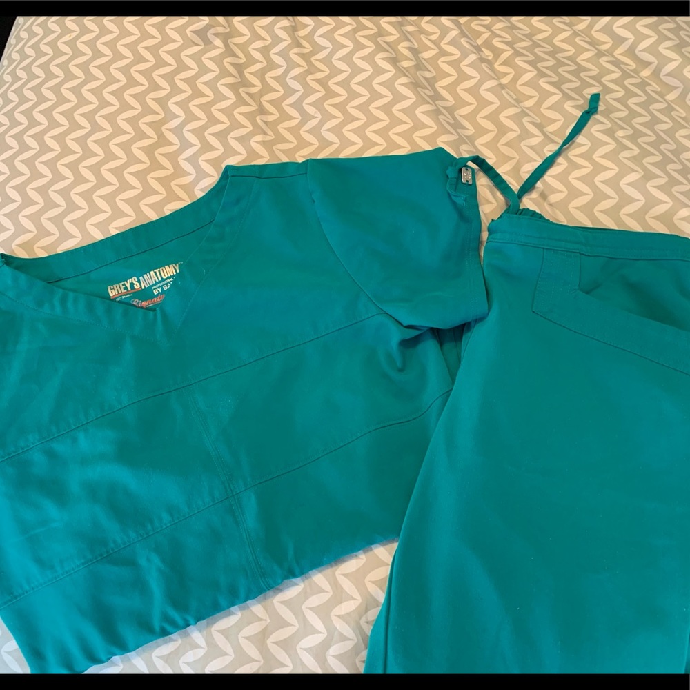 Grey’s Anatomy woman’s scrubs
